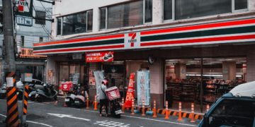 7-eleven store