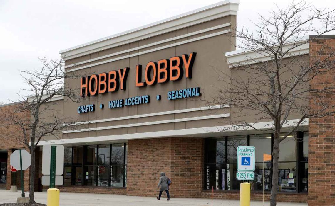 Does Hobby Lobby take Apple Pay