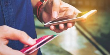 How to check credit card info on iPhone