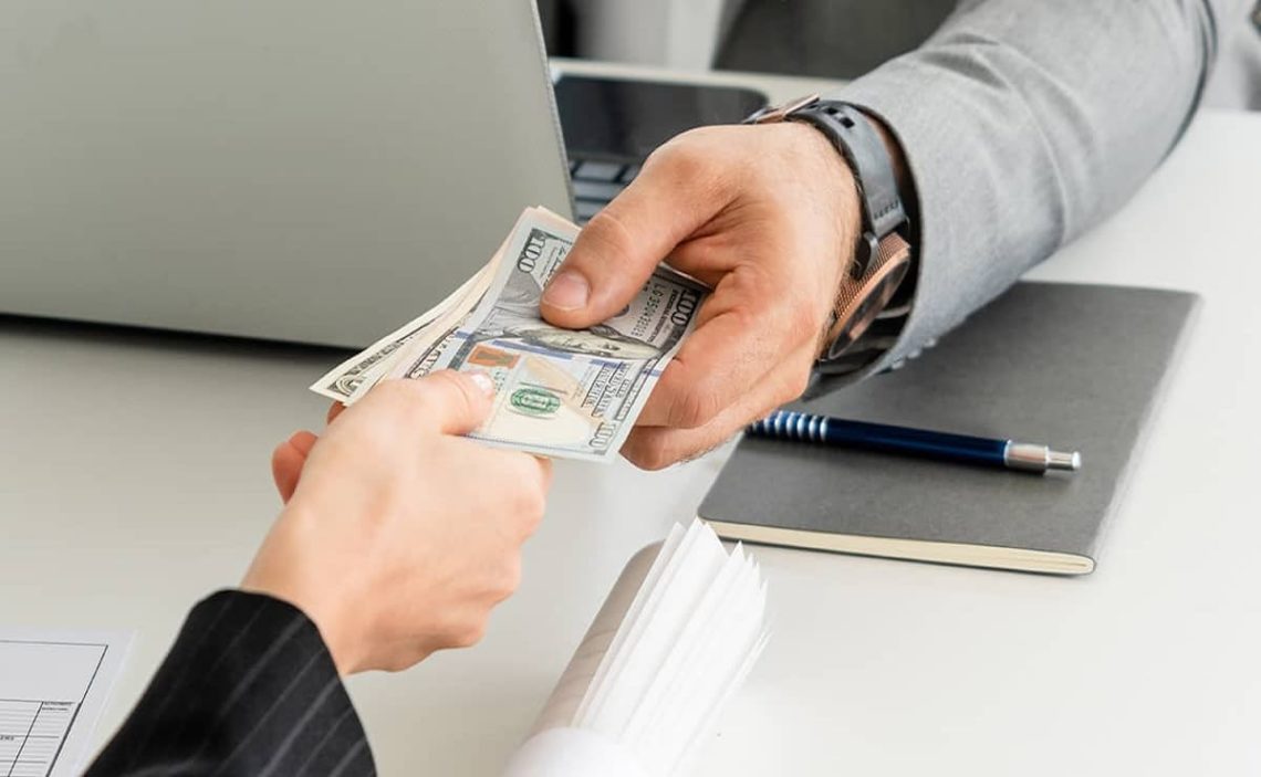 How to Pay Employees Cash Legally?