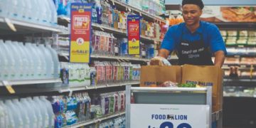 Does Food Lion cash check?