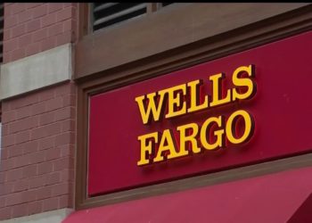 Does Wells Fargo cash checks?