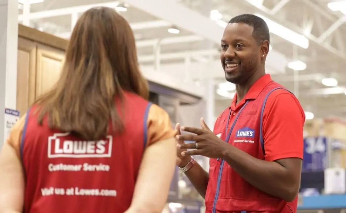 Does Lowe's accept Apple Pay?