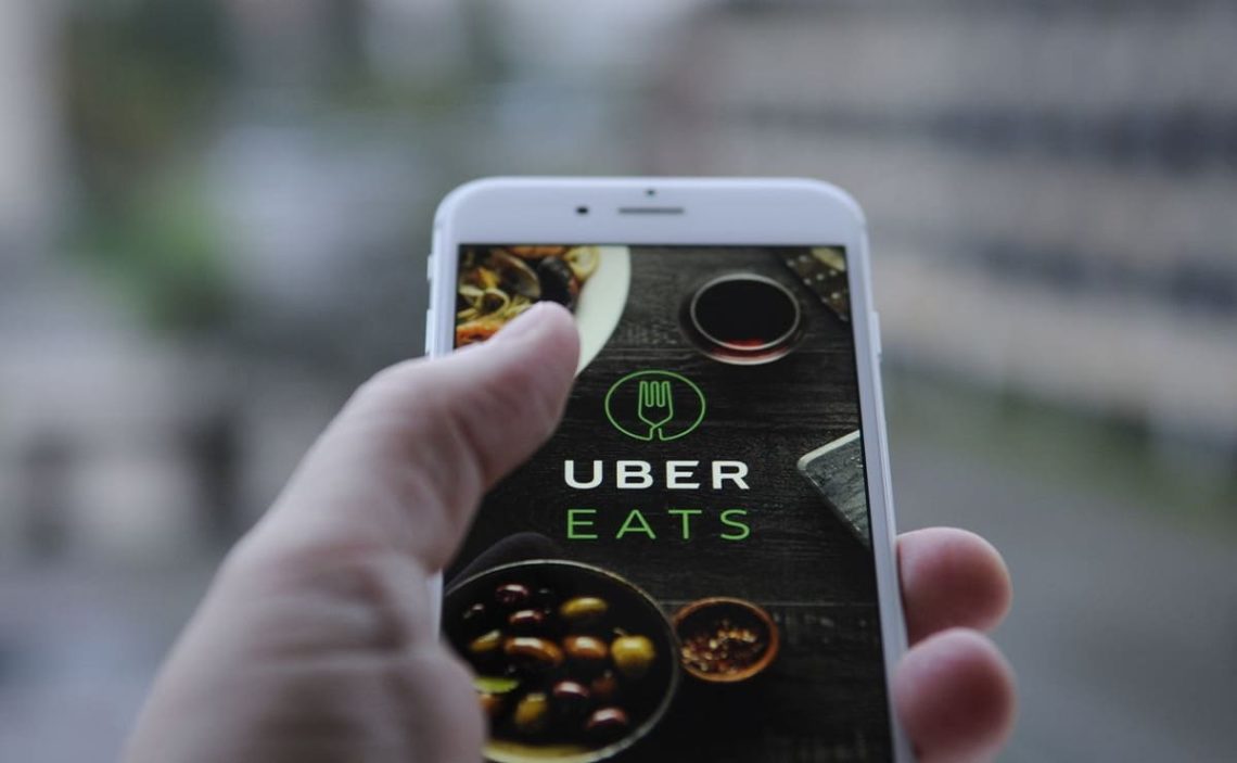 Does Uber Eats take cash?