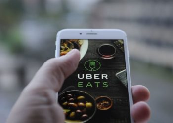 Does Uber Eats take cash?