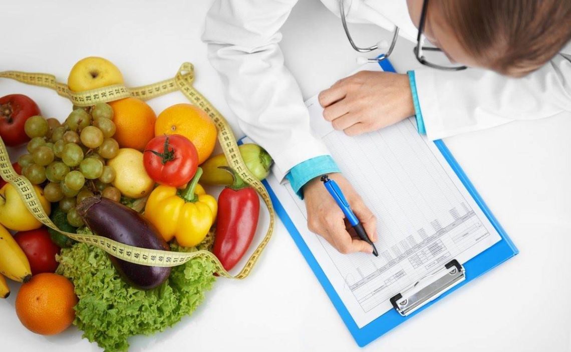 How to Become a Nutritionist