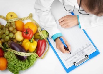 How to Become a Nutritionist