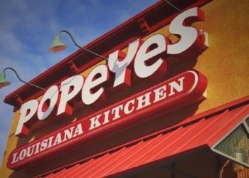 What time does Popeyes close?